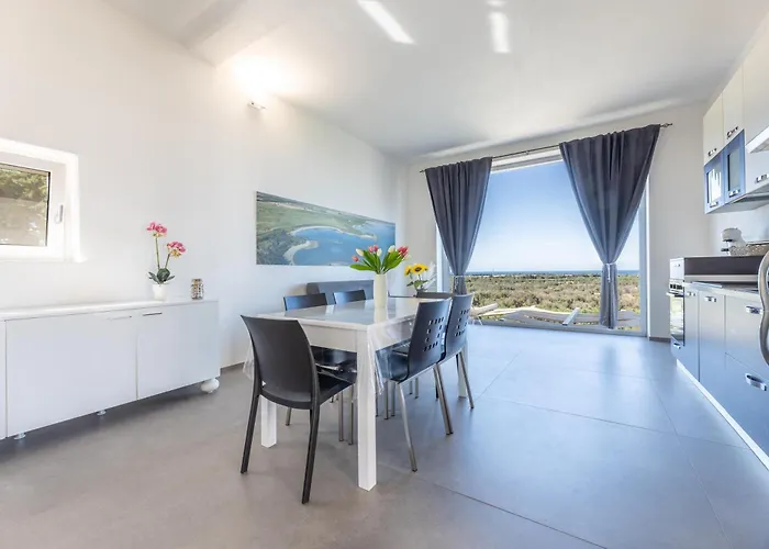 Willa Alba Chiara Serranova